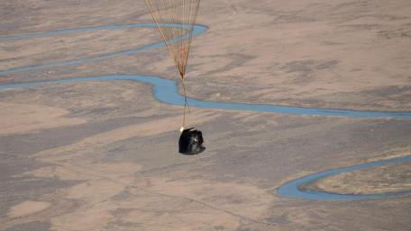 Soyuz Capsule Carrying Expedition 50 wallpaper