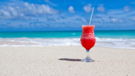 Tropical Paradise Delightful Refreshment wallpaper