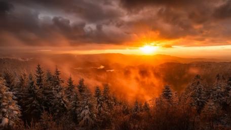Breathtaking Sunset Over Snowy Mountains wallpaper