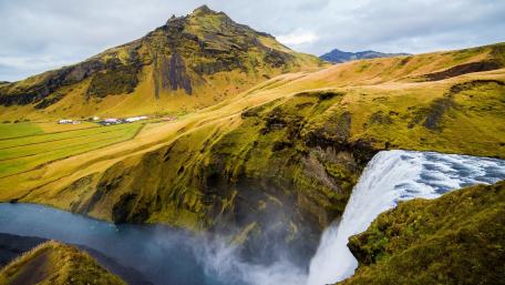 Nature's Majestic Wonder in Icelandic Highlands wallpaper