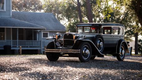 Classic Elegance of a Vintage Car in Nature Light wallpaper