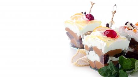 Delightful Dessert Parfaits for Sweet Cravings wallpaper