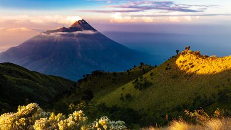 Majestic Mountain Serenity wallpaper