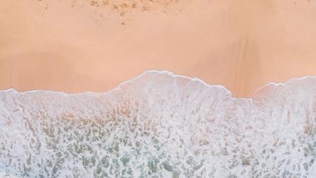 Serene Beach Waves and Soft Sands wallpaper