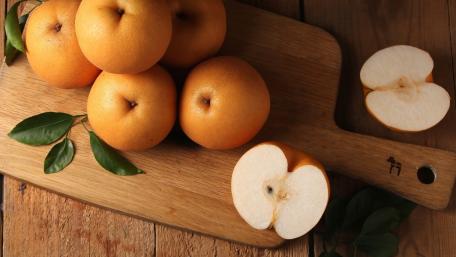 Golden Pears on a Wooden Cutting Board wallpaper