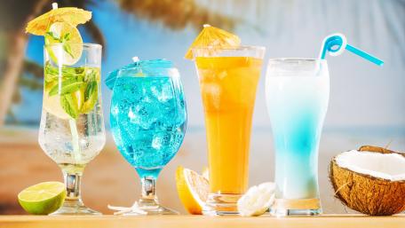 Tropical Cocktail Oasis for Refreshing Vibes wallpaper