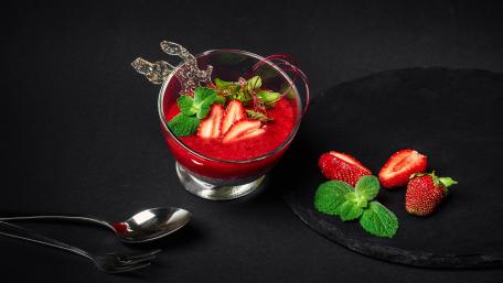 Vibrant Strawberry Dessert Delight wallpaper