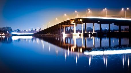 Serene City Evening by the Bridge wallpaper
