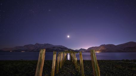 Serene Night Over the Calm Waters wallpaper