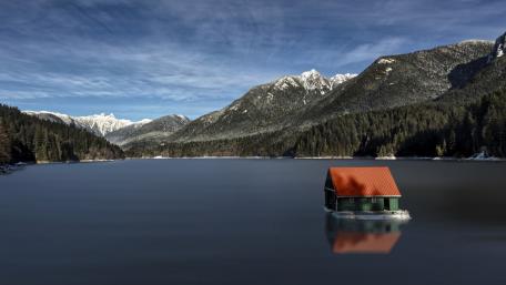 Serenity of a Mountain Lake House wallpaper