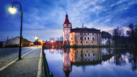 Majestic Cityscape at Dusk wallpaper