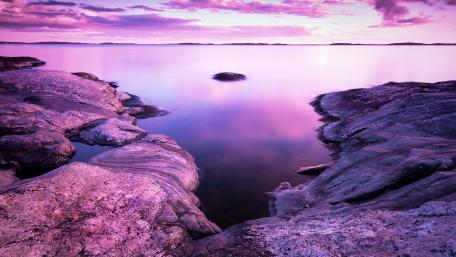 Serene Purple Horizon Over Tranquil Shoreline wallpaper