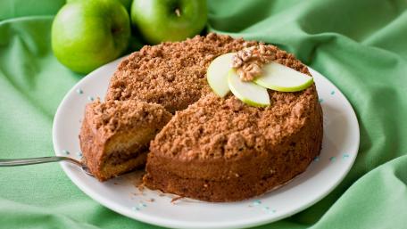 Delicious Apple Walnut Crumble Cake Wallpaper wallpaper