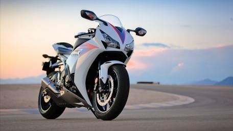 Sleek and Powerful Sports Bike Wallpaper wallpaper