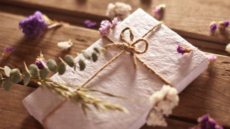 Gift of Love in Blooming Romance wallpaper