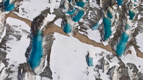 Majestic Glacial Landscape with Turquoise Ponds wallpaper