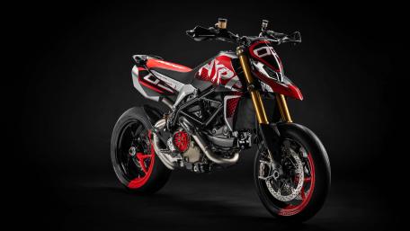 Sleek and Powerful Superbike Design wallpaper
