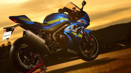 Sleek Suzuki Motorcycle at Sunset wallpaper