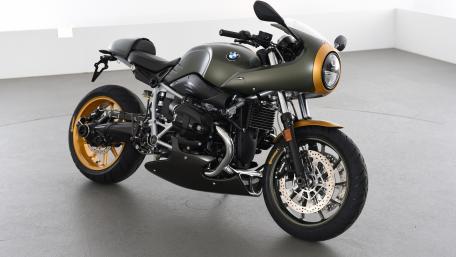 Sleek Retro BMW Motorcycle Artistry wallpaper