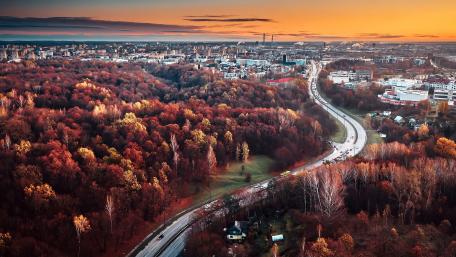 Stunning Autumn Cityscape Wallpaper wallpaper