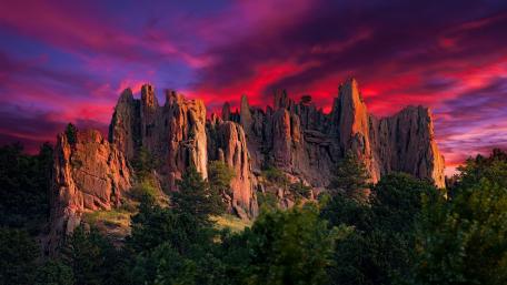 Majestic Mountain Peaks Under Vibrant Skies wallpaper