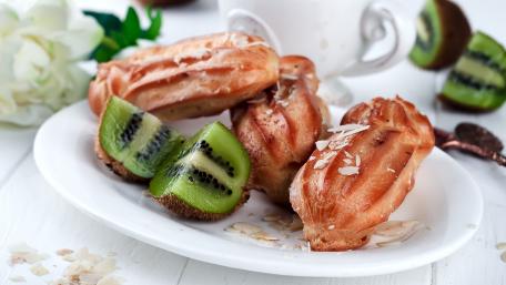 Delicious Pastry with Fresh Kiwi Slices in 4K Quality wallpaper