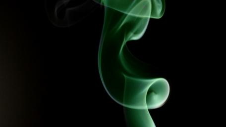Ethereal Green Smoke Waves for Modern Spaces wallpaper