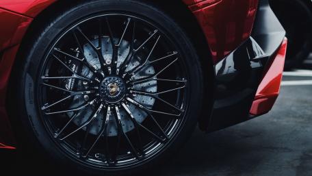 Sleek Black Rim of a Luxury Car wallpaper