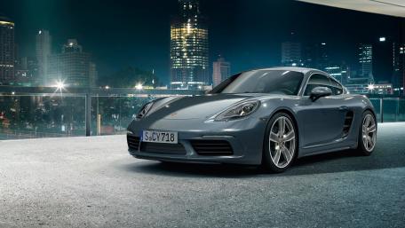 Sleek Urban Porsche at Nighttime Vista wallpaper