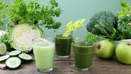 Fresh Green Smoothies with Vibrant Ingredients wallpaper