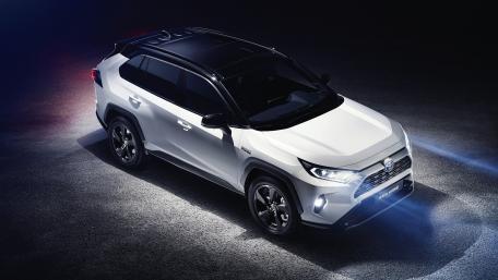 Sleek Modern SUV Exuding Style and Performance wallpaper