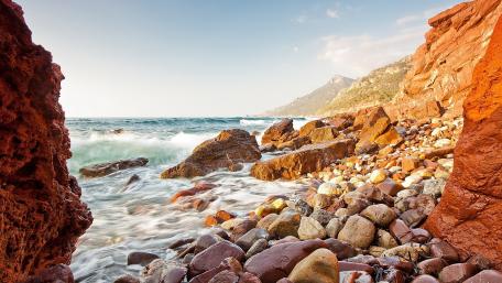 Serene Coastal Landscape with Rocky Shoreline wallpaper
