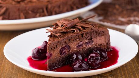 Decadent Chocolate Cake Delightful Treat for Dessert Lovers wallpaper