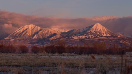 Majestic Snow-Capped Mountains at Dawn wallpaper