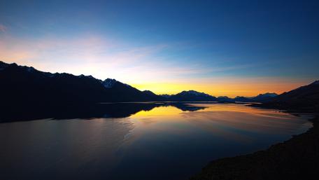 Tranquil Sunrise Over Serene Lake wallpaper