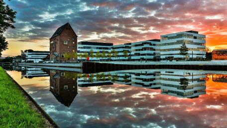Urban Reflection at Sunset wallpaper