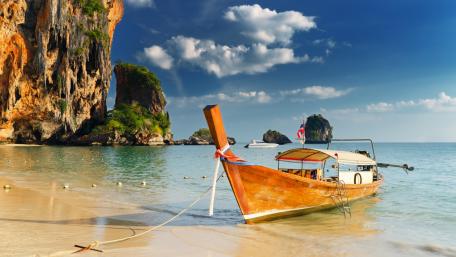 Serenity on the Tranquil Beach wallpaper