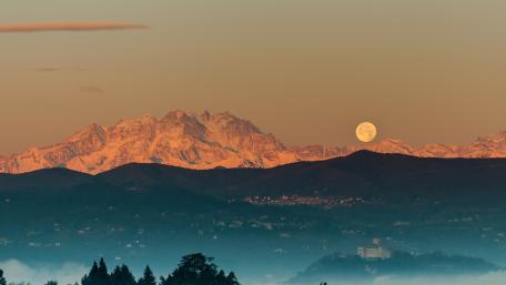 Majestic Mountains Under a Rising Moonlight wallpaper