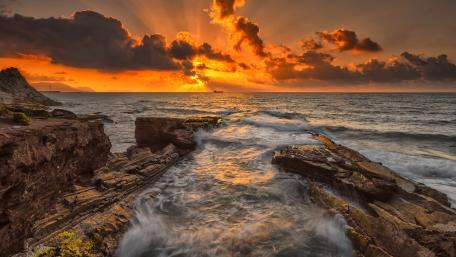Majestic Sunset Over Rocky Coastline wallpaper