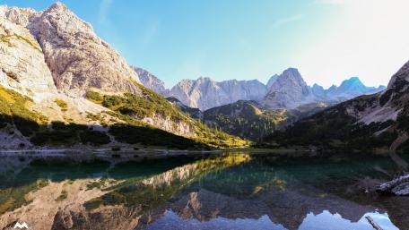 Majestic Mountain Reflections in Serene Lake wallpaper