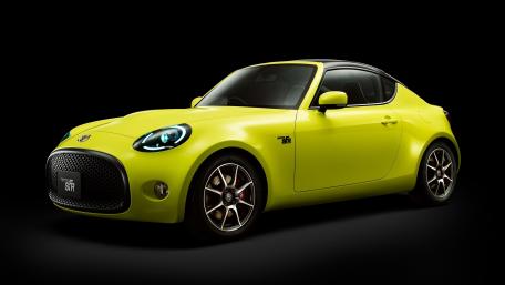 Vibrant Yellow Sports Car Wallpaper wallpaper