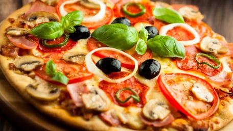 Deliciously Topped Pizza Wallpaper wallpaper