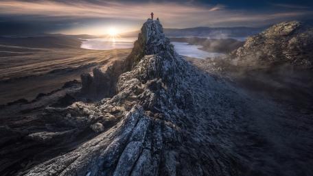 Majestic Mountain Peak at Sunrise wallpaper