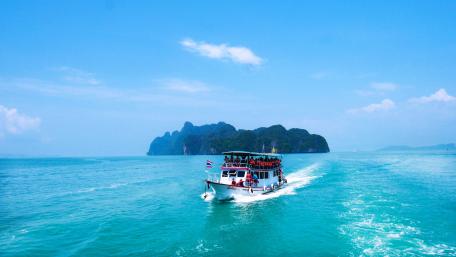 Serene Boat Journey Through Crystal Waters wallpaper