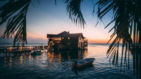 Serene Sunset by the Water wallpaper