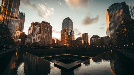 Urban Serenity at Dusk wallpaper
