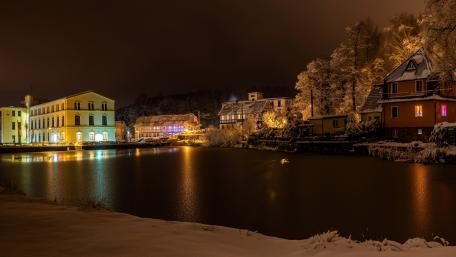 Winter Night in a Charming Cityscape wallpaper