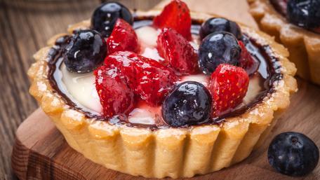 Delicious Fruit Tart with Fresh Berries wallpaper