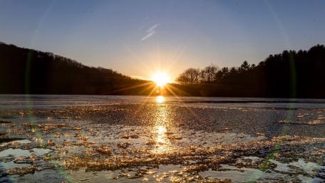 Golden Sunrise Over Tranquil Waters wallpaper