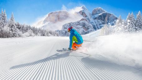 Thrilling Winter Ski Adventure wallpaper